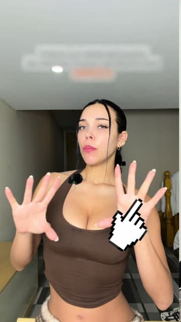 Mikaela Rivero (@miikkita) in a TikTok episode of her “Glow up before 30” series trying ONDA Body 60kJ at Delphic Clinic, Gangnam, Seoul