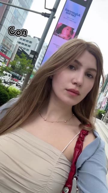 Vivi (@vivicaliani) in a TikTok video about her puffy face in Korea's humidity and a Titanium 40kJ laser lift at Delphic Clinic, Gangnam, Seoul
