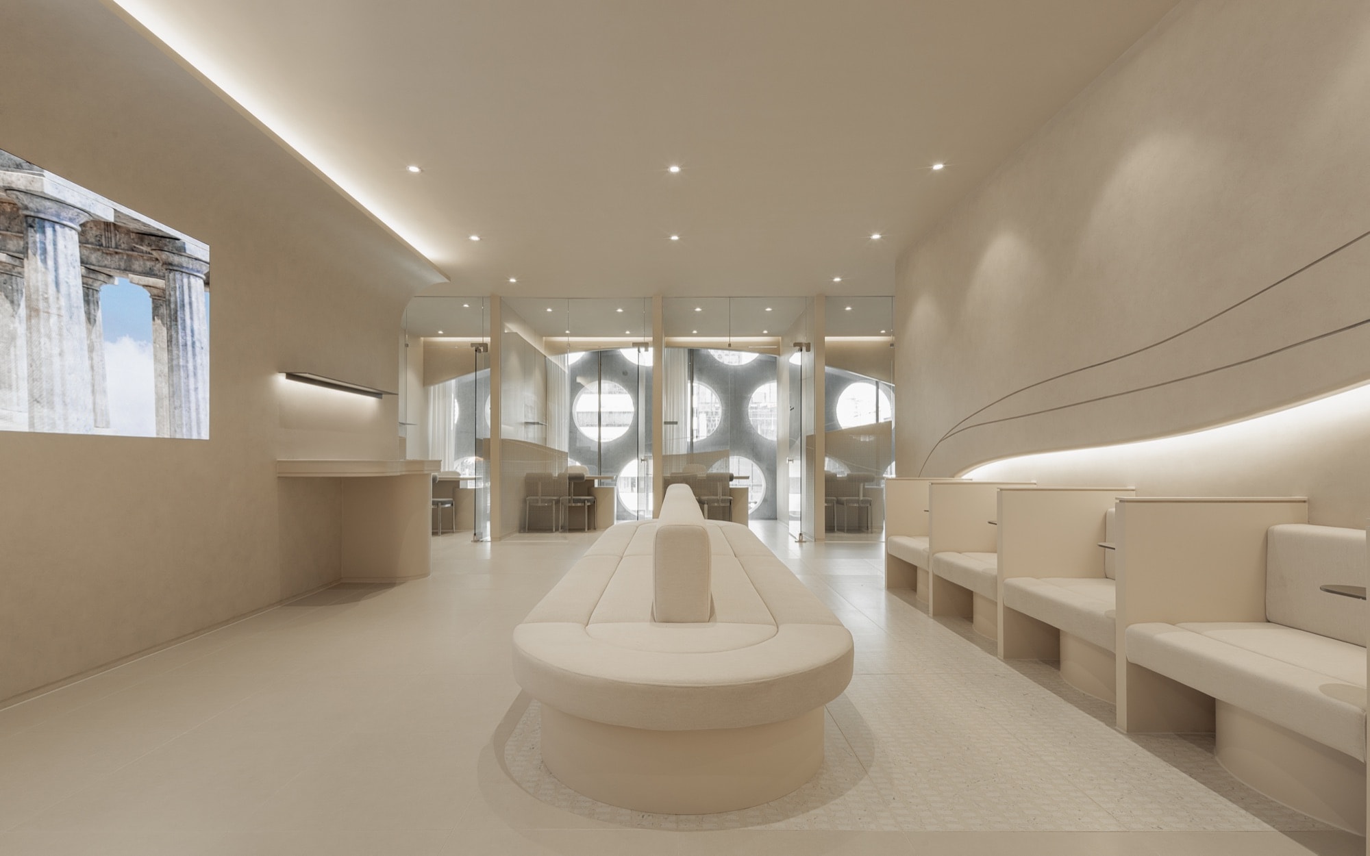 Treatment room interior at Delphic Clinic, a lifting-focused aesthetic clinic in Gangnam, Seoul